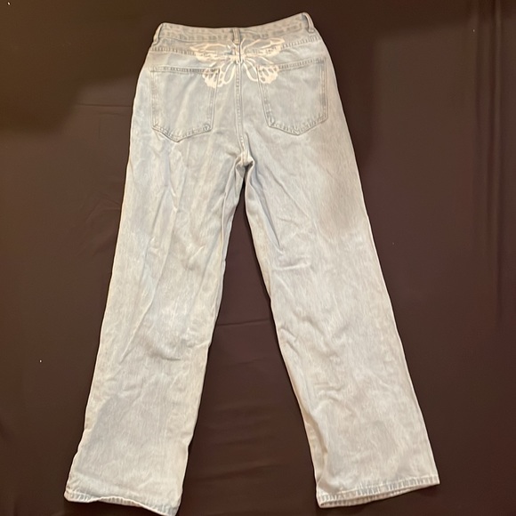 Butterfly Bum light washed blue jeans - Picture 2 of 3